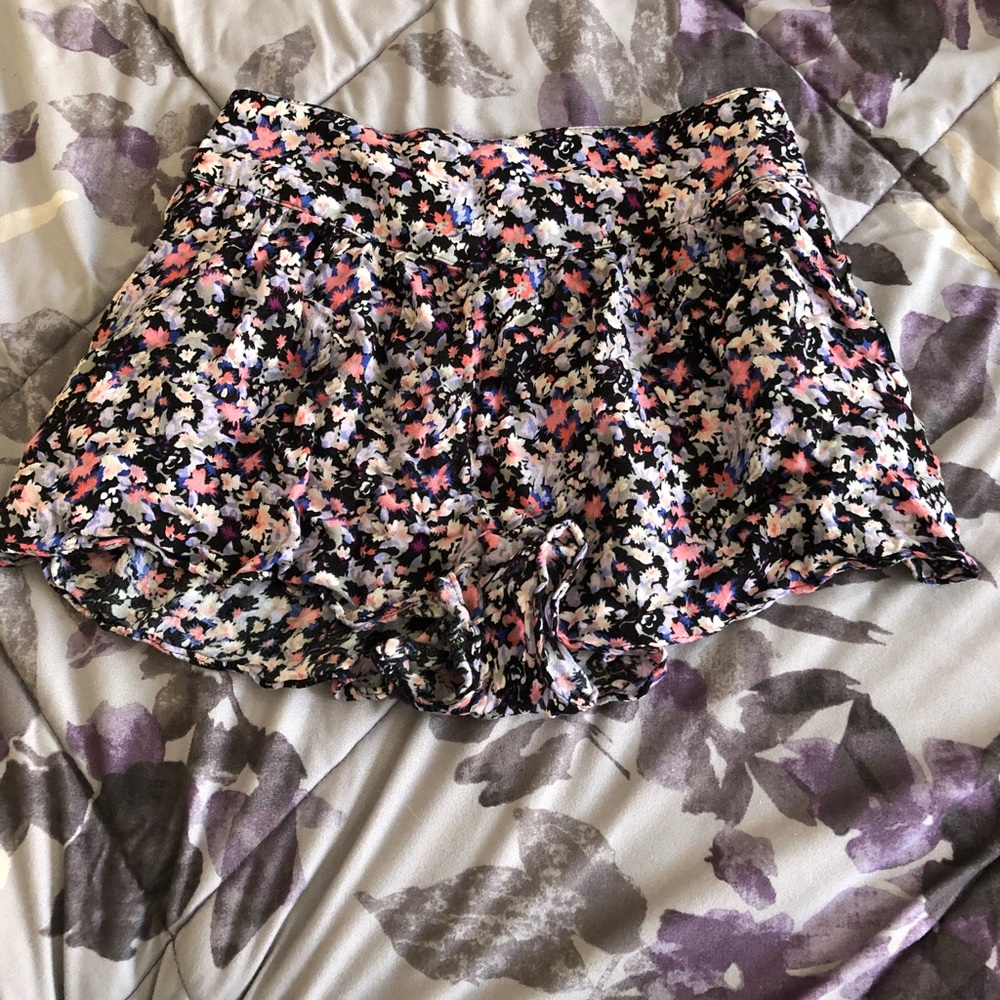 Floral Flowy shorts-American Eagle size small